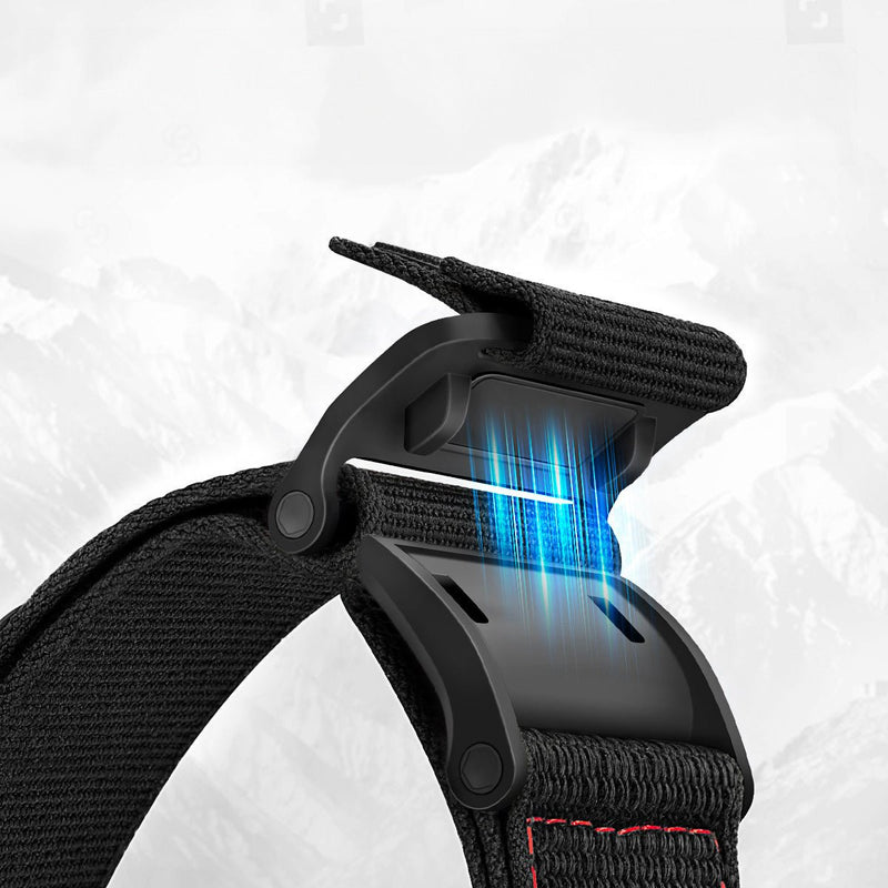 Bracelet Apple Watch en nylon noir tissé, fermoir magnétique robuste avec détails lumineux bleus.