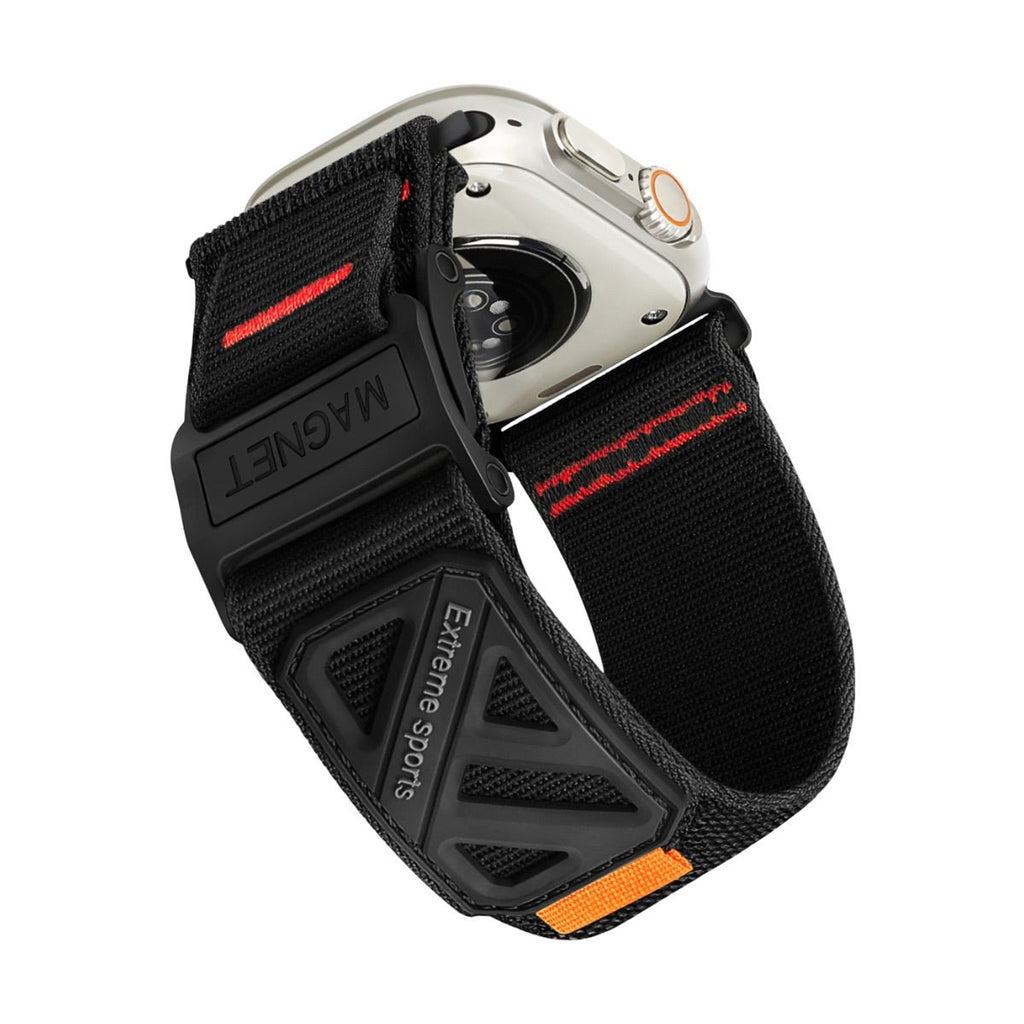 Bracelet noir sport extrême en nylon tissé avec fermoir magnétique robuste et détails rouges et orange pour Apple Watch.