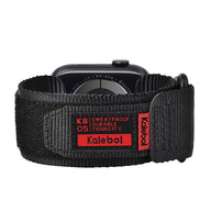 Bracelet noir en nylon avec velcro et étiquette rouge Kalebol pour Apple Watch.