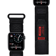 Bracelet nylon noir à velcro, ajustable, édition Kalebol pour Apple Watch, modèle Kayle, détail étiquette rouge.