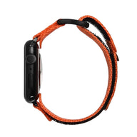 Bracelet nylon orange sweatproof à velcro, ajustable pour Apple Watch, modèle Kayle, vue de profil.