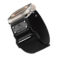 Bracelet tactique noir en nylon pour Apple Watch, ajustable avec boucle métallique solide.