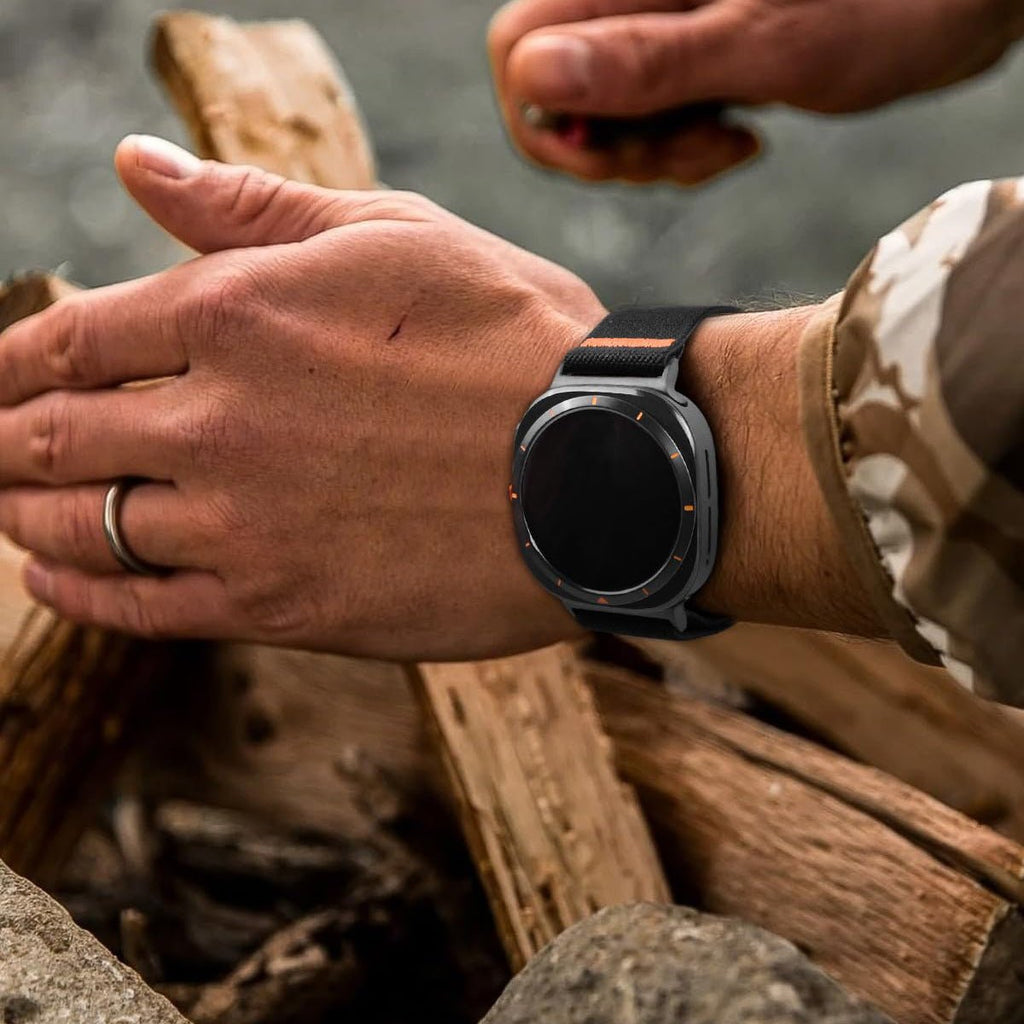 Bracelet tactique en nylon noir tissé avec boucle parachute, style robuste et ajusté pour Samsung Ultra.