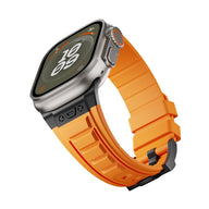 Bracelet tactique silicone orange avec boucle ardillon noire pour Apple Watch.
