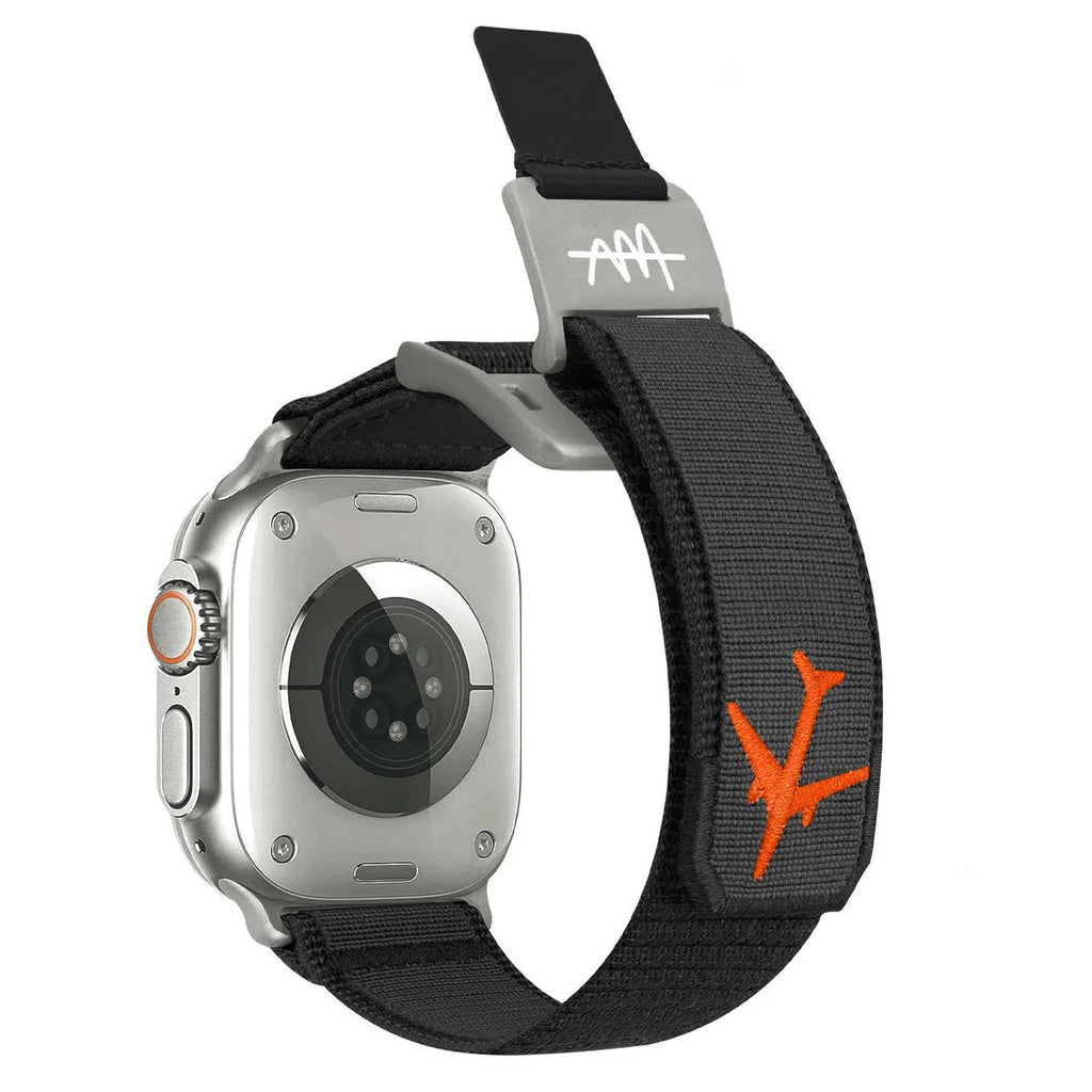 Bracelet tactique noir avec logo orange, magnétique et ajustable pour Apple Watch.