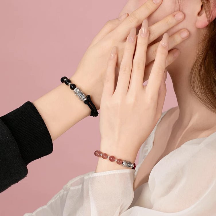 Bracelet tibétain Pi Xiu en pierres noires et argentées sur fil rouge, porté au poignet homme Bracelet bracelet en quartz.