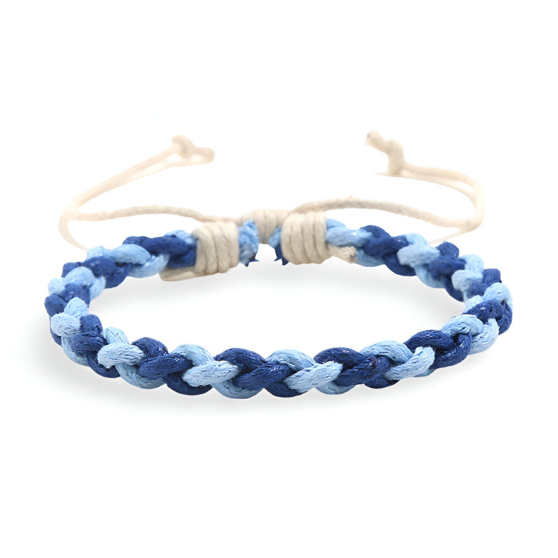Bracelet tissé bicolore bleu clair et bleu marine avec nœuds ajustables en corde beige.