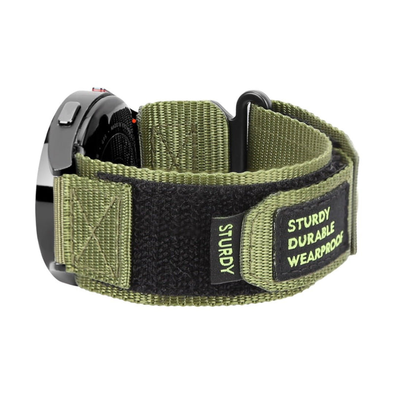 Bracelet en nylon vert olive et noir avec fermoir velcro pour montre connectée Samsung Galaxy Watch.