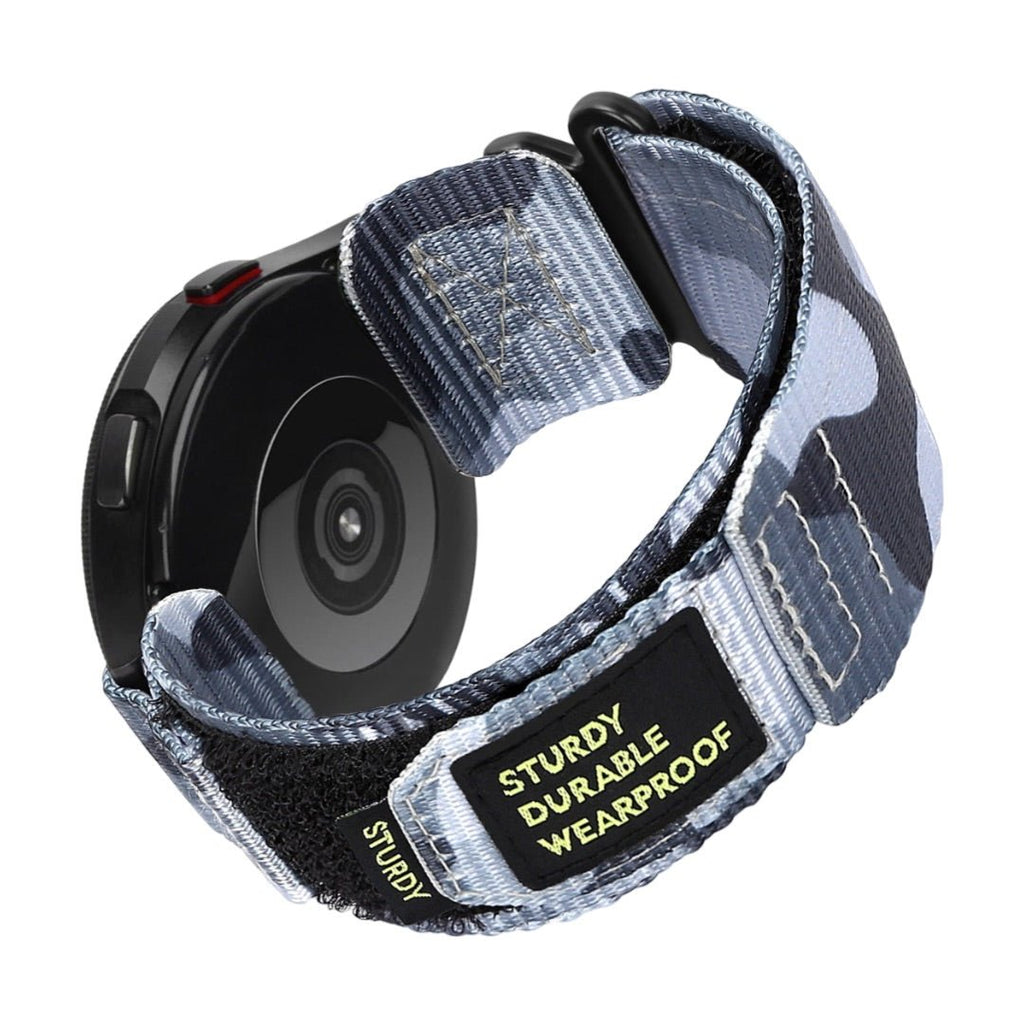 Bracelet en nylon camouflage bleu gris avec fermoir velcro robuste pour montre connectée Samsung Galaxy Watch.