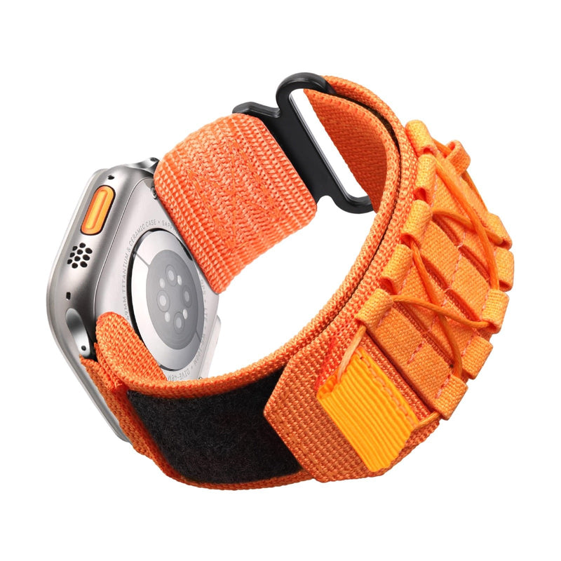 Bracelet Apple Watch Trail Edition en nylon orange avec fermeture velcro et nœuds tactiques.