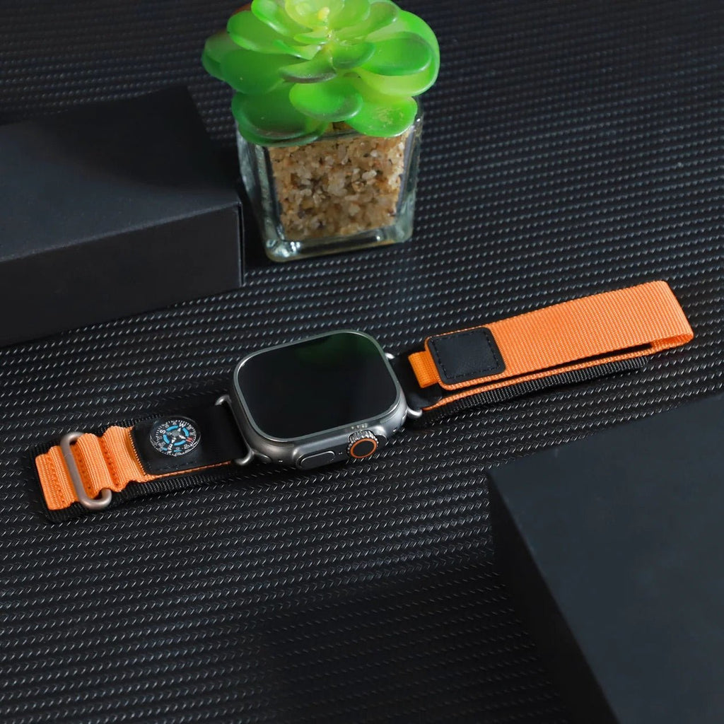Bracelet tactique orange en nylon avec boussole intégrée pour Apple Watch, taille ajustable.