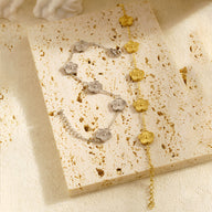 Bracelet femme en acier inoxydable avec pendentifs trèfle à cinq feuilles, finition or et argent.