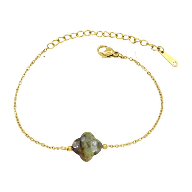 Bracelet fin doré avec pendentif trèfle en pierre naturelle vert marbré, chaîne réglable.
