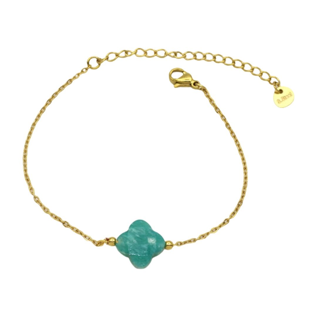 Bracelet fin doré avec pendentif trèfle en pierre naturelle verte, chaîne réglable.