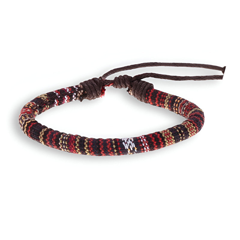 Bracelet tressé en coton avec motif rayé rouge, noir et blanc, lien coulissant réglable.