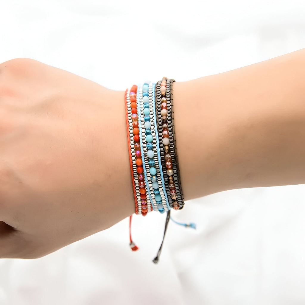 Bracelet tressé multicolore avec perles de riz turquoise, rouge, marron et bleu clair, style Idalia.