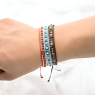 Bracelet tressé multicolore avec perles de riz turquoise, rouge, marron et bleu clair, style Idalia.