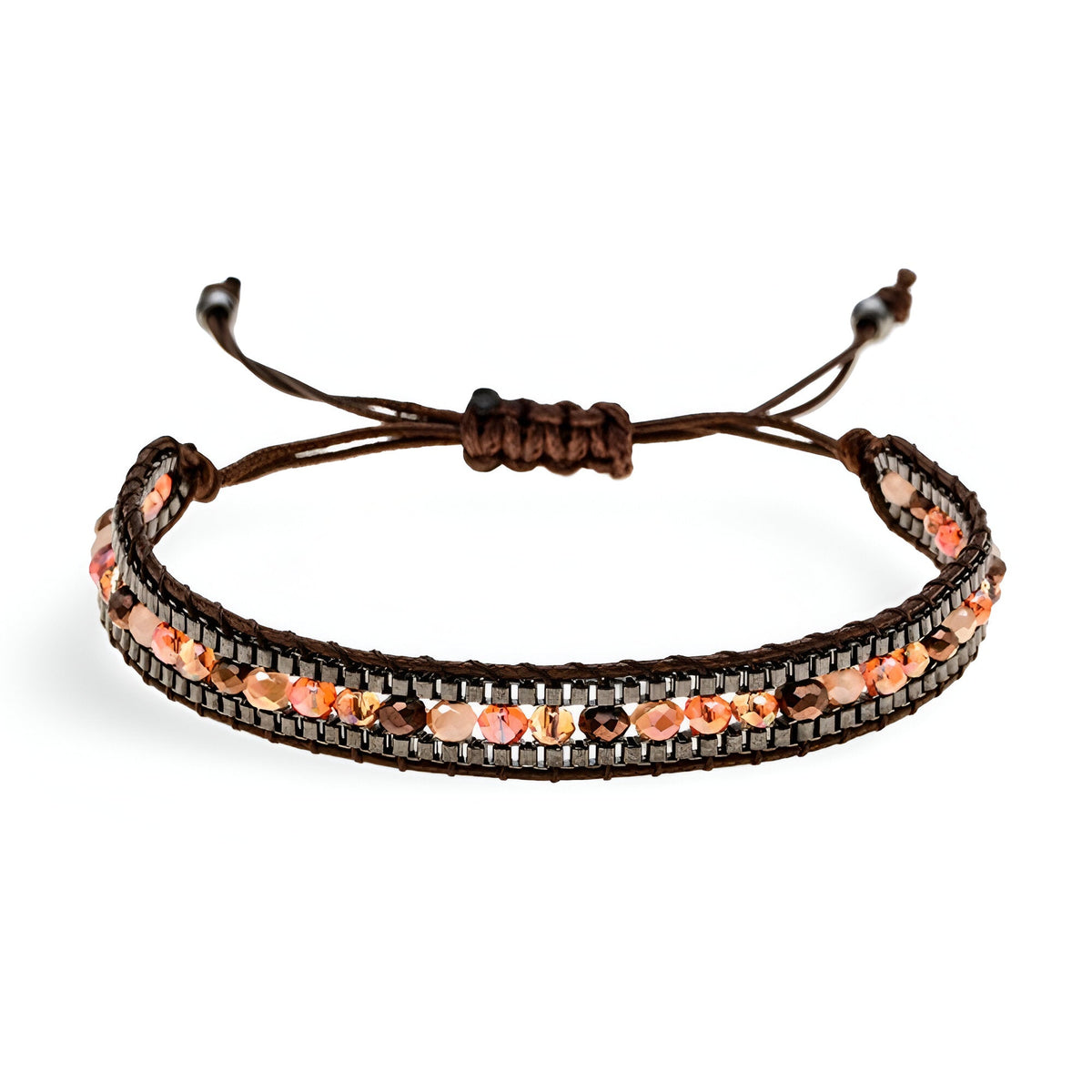 Bracelet tressé marron avec perles de riz nacrées et détails orange réglable.