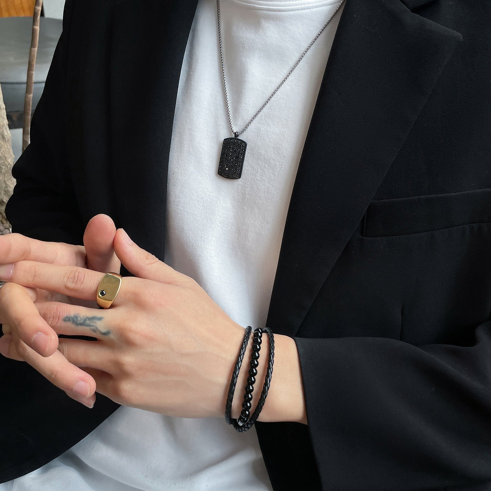 Bracelet triple rang cuir et pierres naturelle style rétro, acier inoxydable poli, accessoire masculin raffiné et distinctif, modèle Lancère