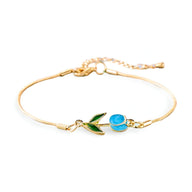 Bracelet en cuivre doré avec pendentif tulipe bleu vif et feuilles vertes émaillées, pour femme.