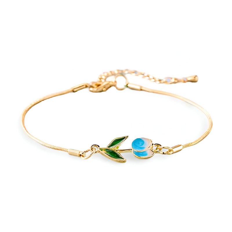 Bracelet en cuivre doré fin avec pendentif tulipe bleu et blanc émaillée et feuille verte.