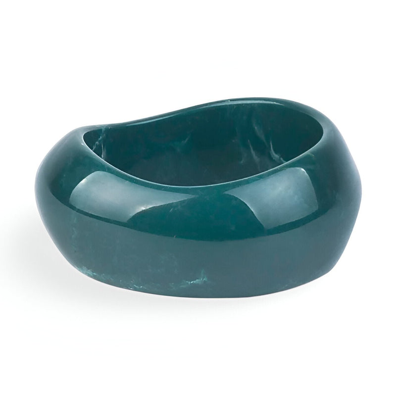 Bracelet large en acrylique turquoise brillant pour femme, modèle Thalina, forme ondulée lisse.