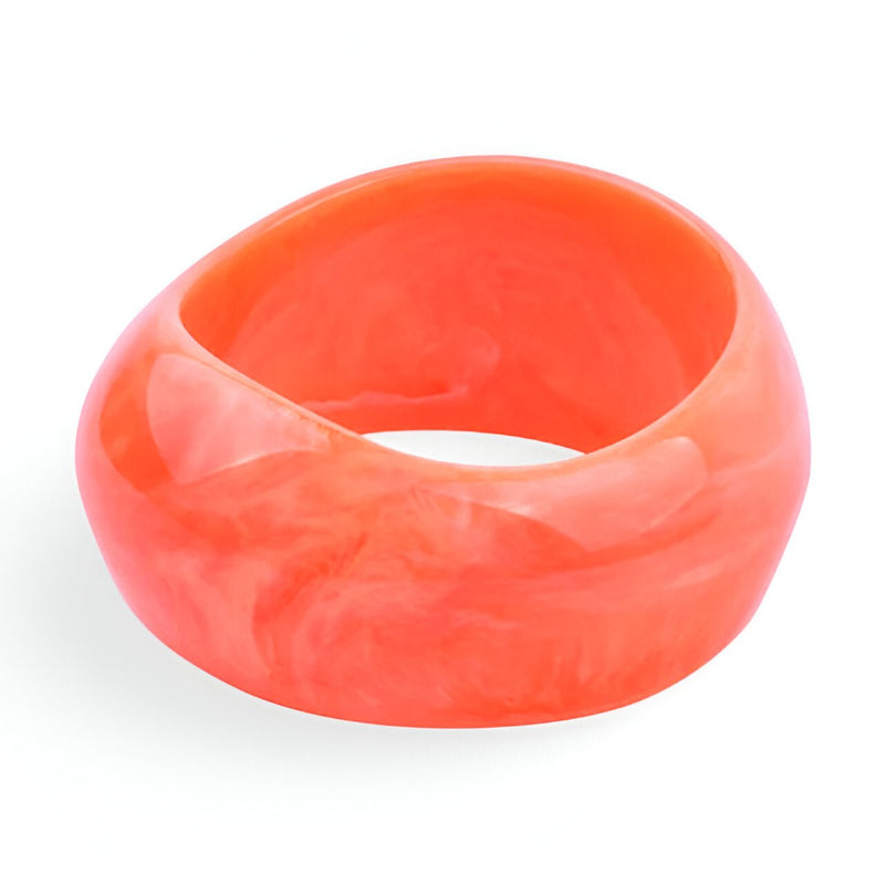 Bracelet épais en acrylique orange brillant effet marbré pour femme modèle Thalina.