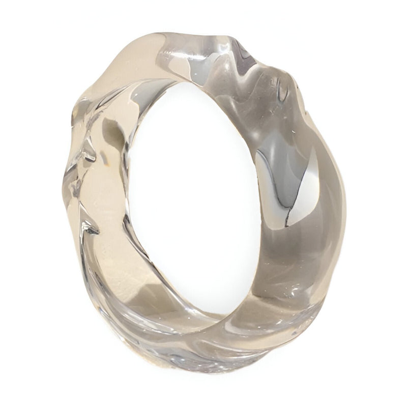 Bracelet femme en acrylique transparent à forme ondulée, style moderne et épuré.