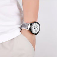 Bracelet velcro en nylon gris foncé avec lignes blanches, compatible Huawei Watch 41-42 mm, porté au poignet.