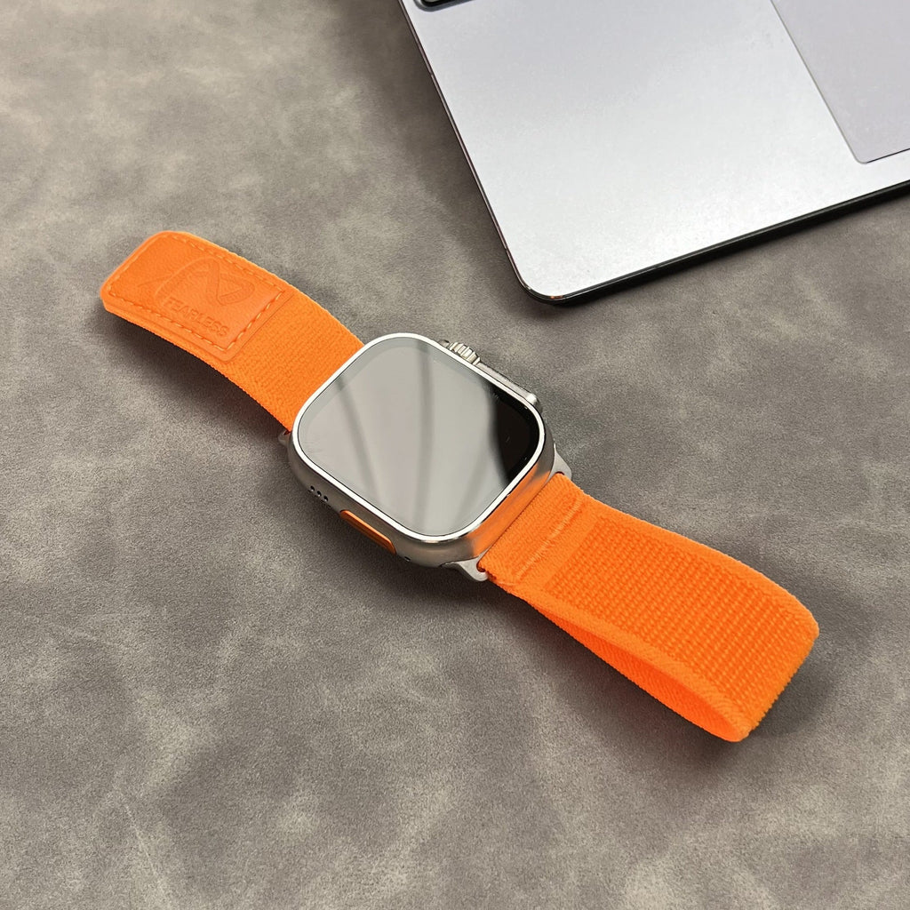 Bracelet velcro en nylon orange vif pour Apple Watch, modèle Mercury, ajustable, ultraléger et sécurisé.