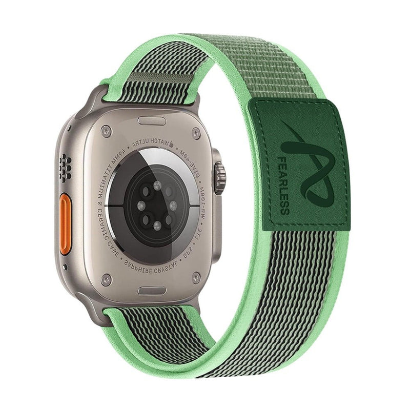 Bracelet Apple Watch vert pomme en nylon léger avec velcro ajustable et logo Fearless noir.