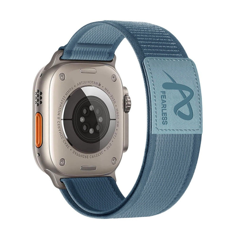 Bracelet velcro nylon bleu clair ultra léger pour Apple Watch avec logo Fearless.