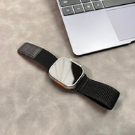 Bracelet Apple Watch noir en nylon avec fermoir velcro ultra léger et ajustable.