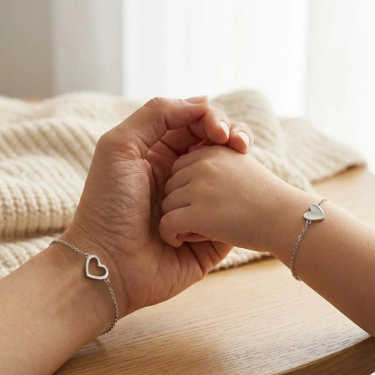 Herz-Armbänder für Mutter und Kind, Duo verstellbarer Armbänder aus Edelstahl, Schmuck als Symbol für Verbundenheit und Liebe, Modell Kéamo
