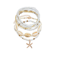 Bracelets de cheville blancs avec perles, coquillages naturels et étoile de mer en métal doré.