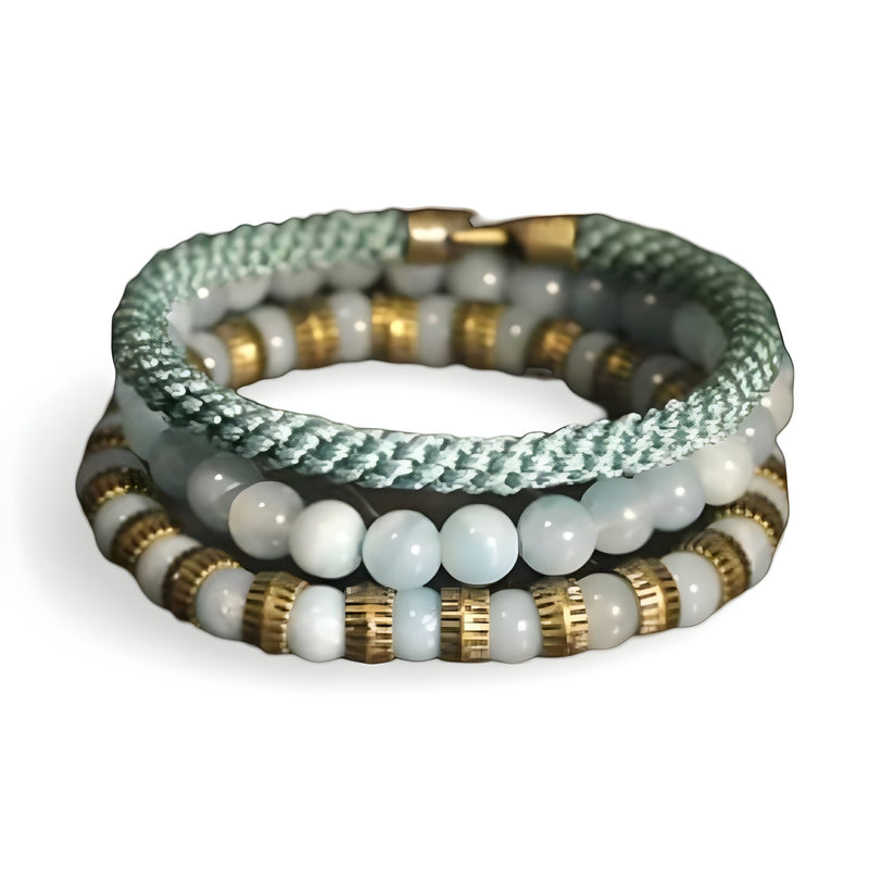 Trio de bracelets femme avec perles jade vert pâle, corde tressée vert menthe, détails dorés élégants.