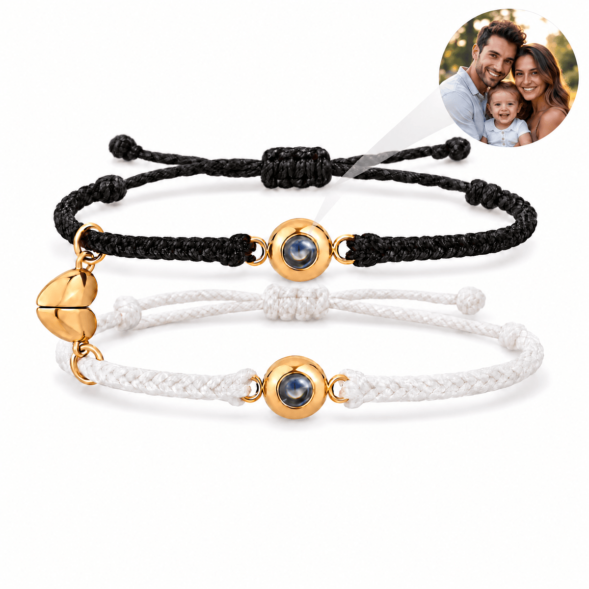 Bracelets photo personnalisés couple, cordons tressés, coeur magnétique doré, modèle Démélove — Blanc et noir — packshot studio photo-projection nette