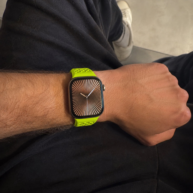 Bracelet silicone compatible Apple Watch, texture géométrique, boucle ardillon réglable, idéal sport, modèle Brush