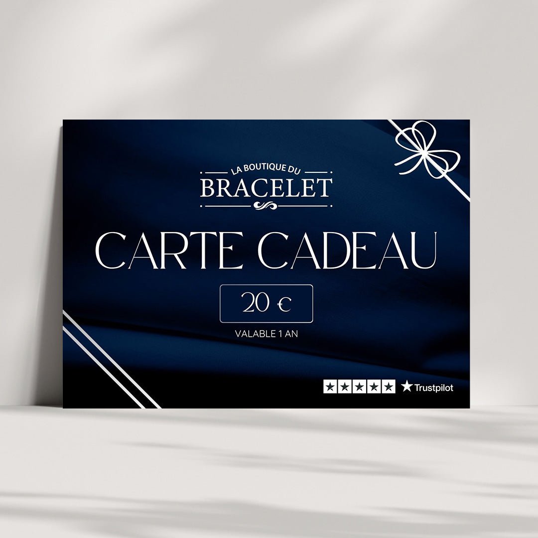 Carte cadeau bleu foncé avec texte blanc La Boutique du Bracelet et valeur 20 €.