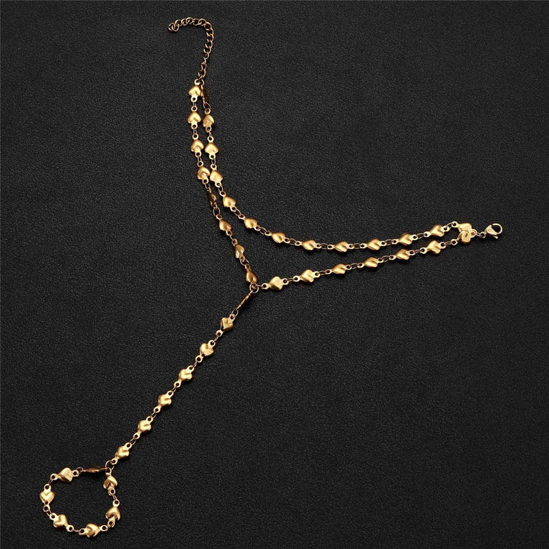 Bijou de main doré avec chaînes fines et petits cœurs en acier inoxydable modèle Miyana.