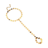 Bijou de main doré en acier inoxydable à médaillons ronds reliés par une chaîne fine.