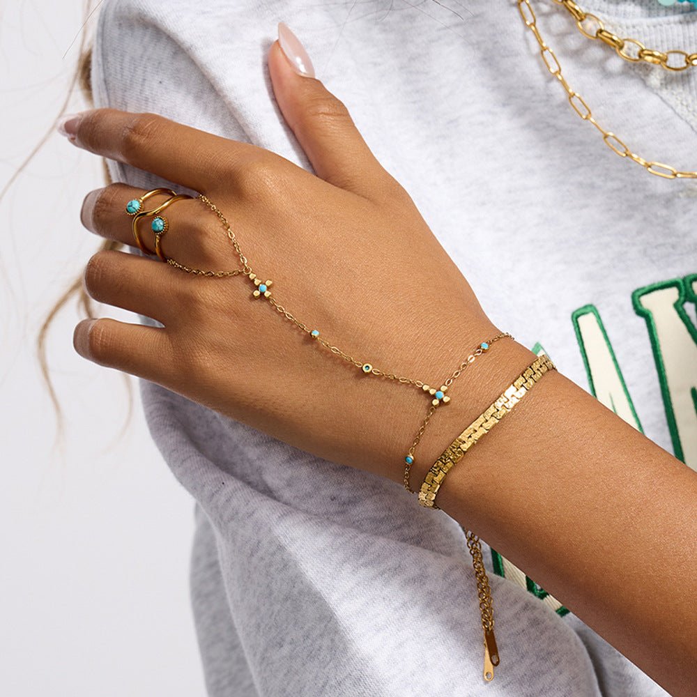 Chaîne de doigt dorée en acier inoxydable, perles turquoise et petite croix chrétienne, style délicat et fin.