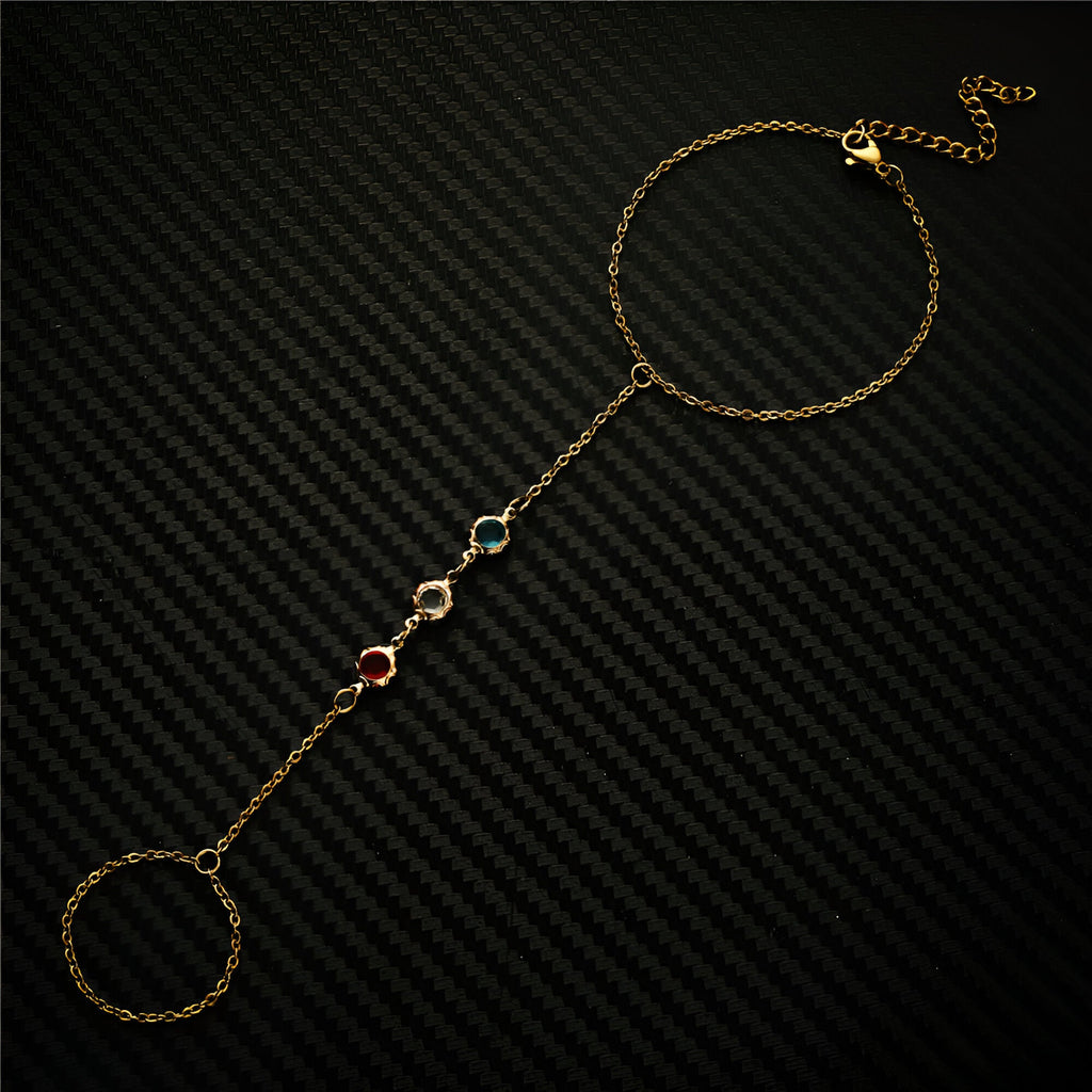 Bijou de main en acier inoxydable doré avec zirconium rouge, chaîne fine et cercle ajustable.