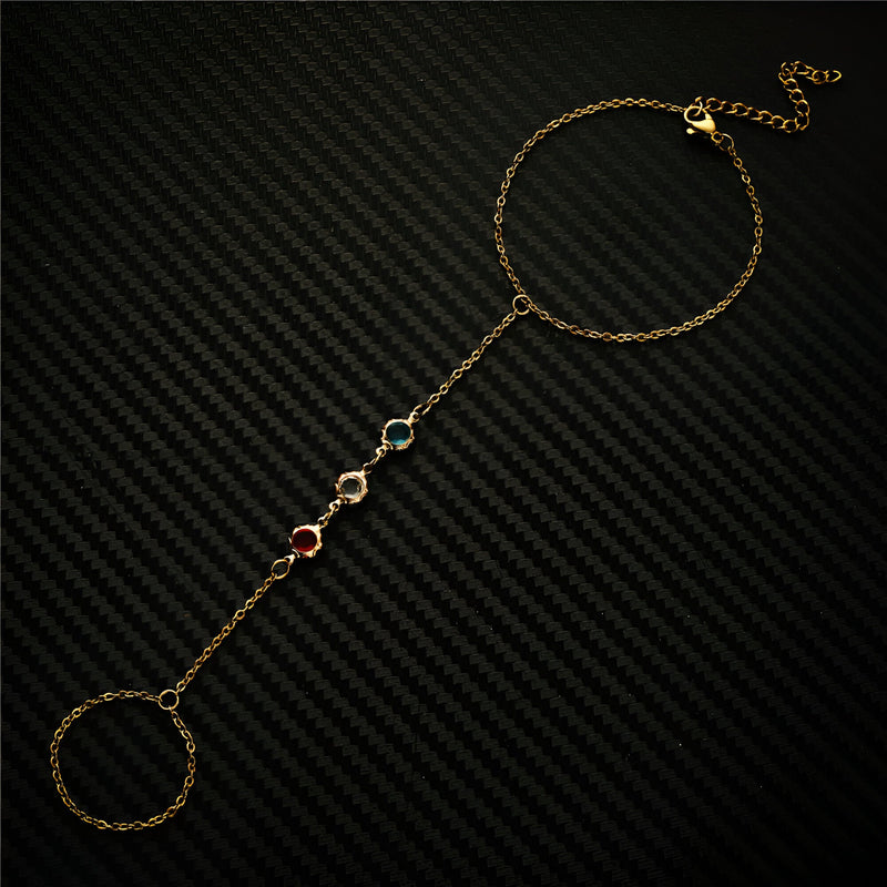 Bijou de main en acier inoxydable doré avec zirconium rouge, chaîne fine et cercle ajustable.