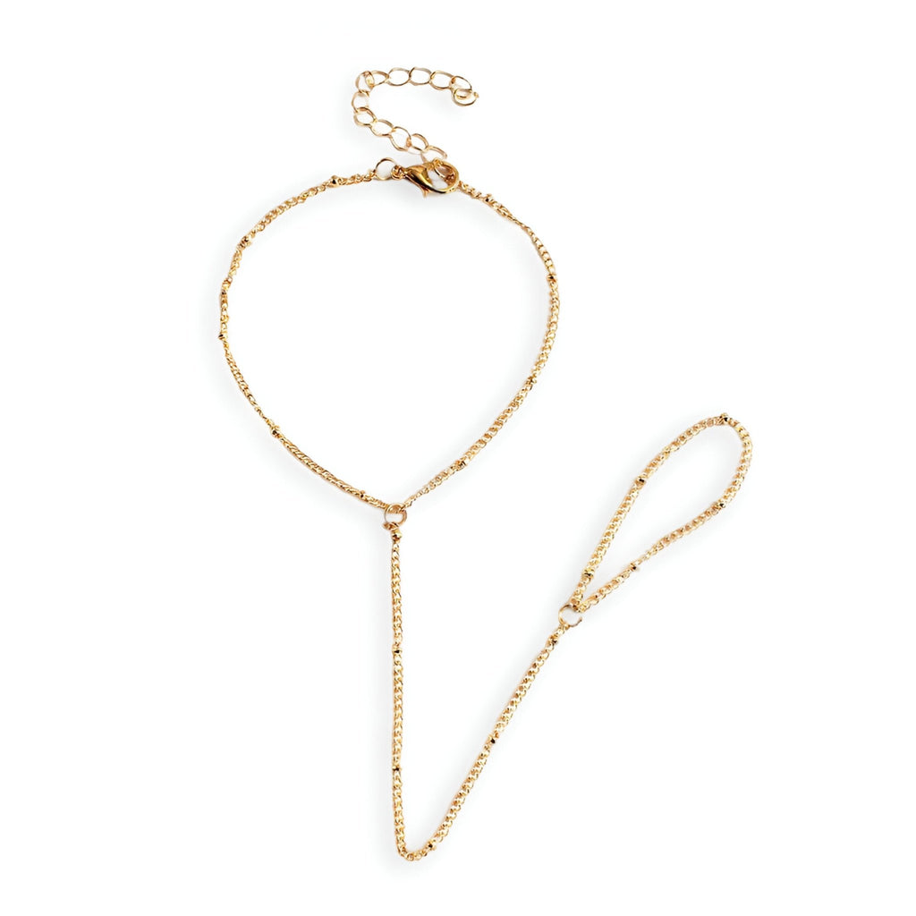 Bijou de main en acier inoxydable doré, bracelet chaîne fine reliant poignet et doigt, style minimaliste.