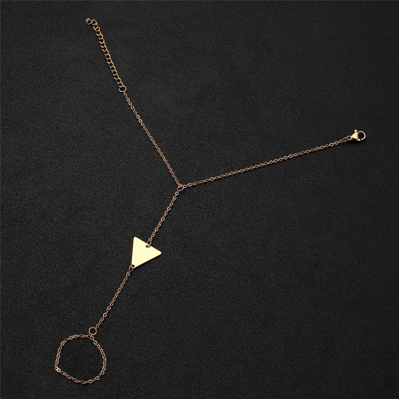 Bracelet de main en acier inoxydable doré avec motif triangle et chaîne fine pour doigt.