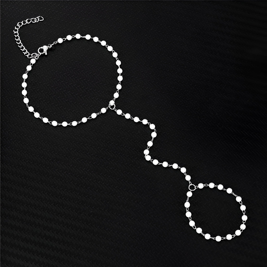 Bijou de main en acier inoxydable argenté, perles rondes reliées par chaînes fines.