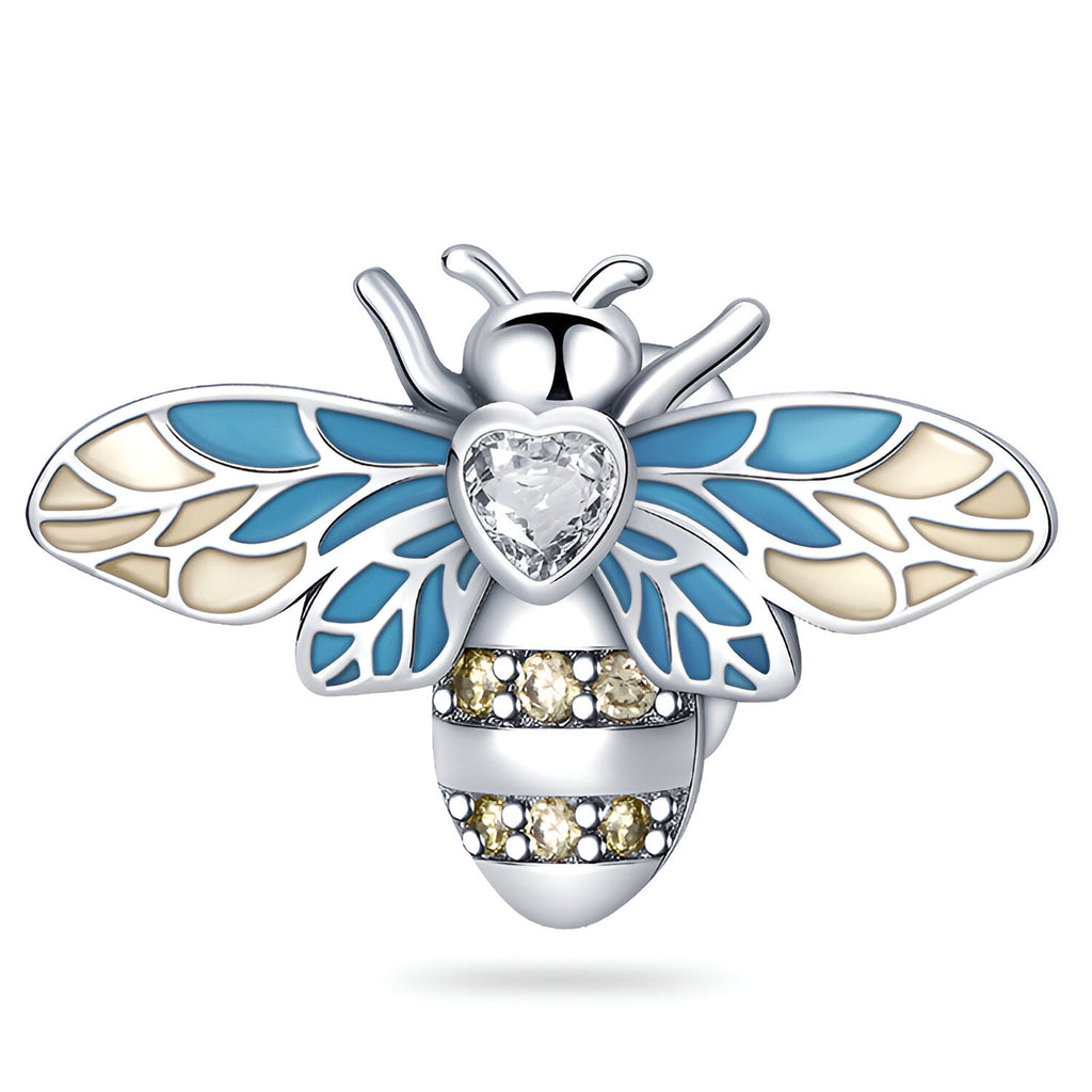 Charm abeille argent avec ailes bleues et beige, cœur en pierre brillante au centre.