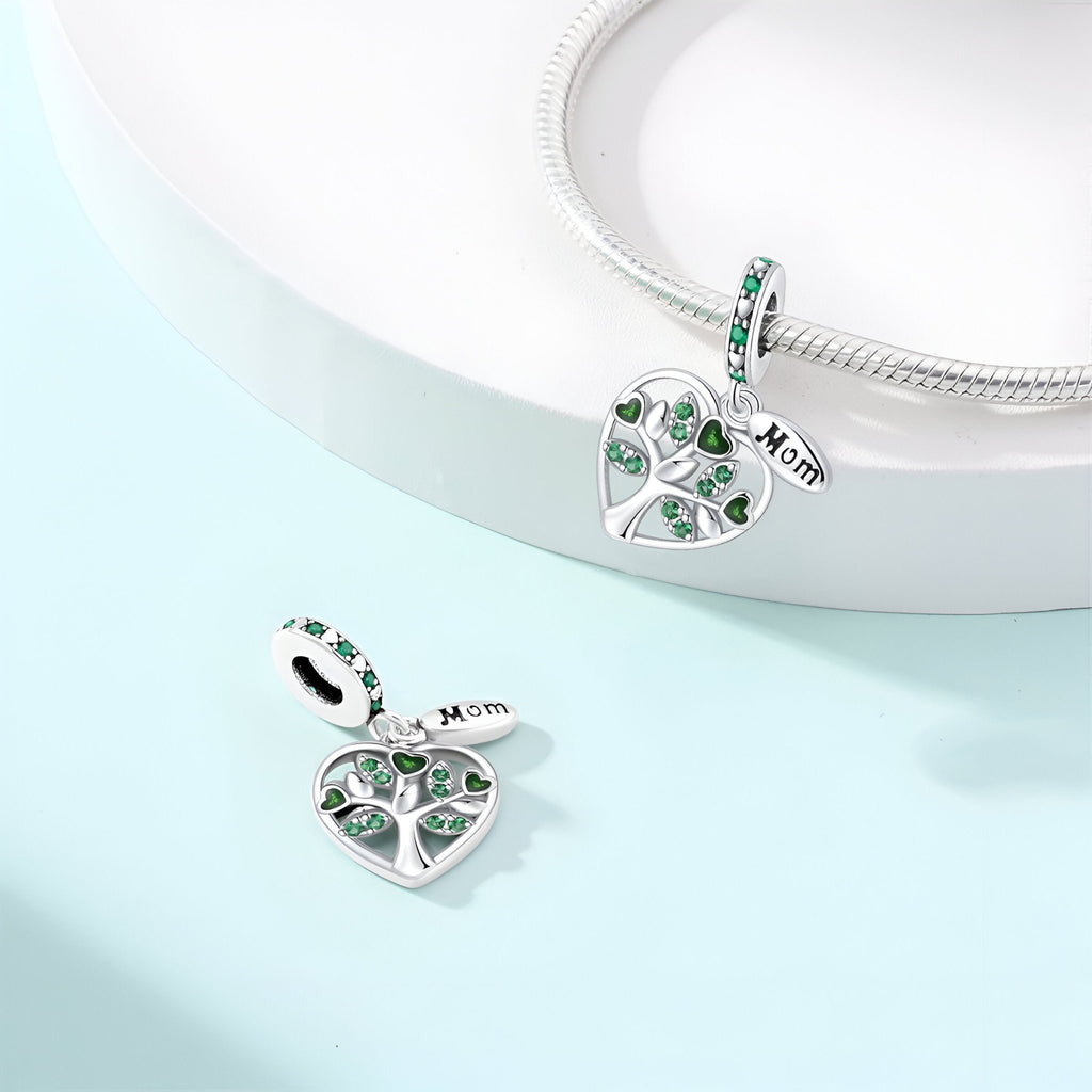 Charm pendentif arbre de vie en forme de cœur avec pierres vertes, inscription Maman, argenté.