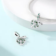 Charm pendentif arbre de vie en forme de cœur avec pierres vertes, inscription Maman, argenté.